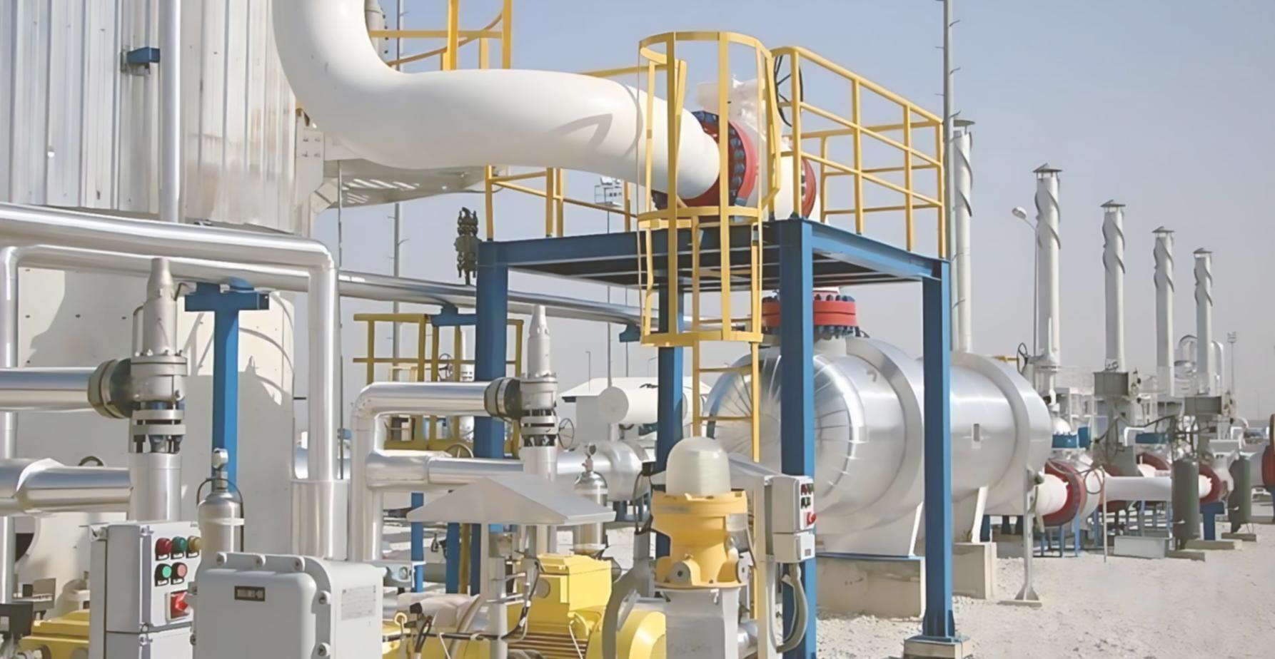 Técnicos trabajando en sistemas de distribución energética